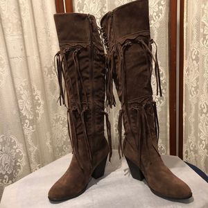 💥🎉💕HOST PICK 12/2/23💥🎉💕FINAL NWOT Jocelyn Fringed Boots in brown SZ 6.5